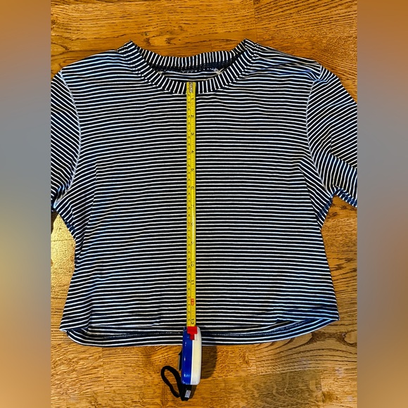 Lululemon 🍋 Ok Hi Crop Tee Navy Blue and White Stripe Size 4 - Picture 7 of 10